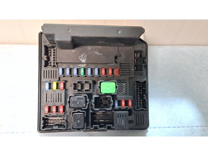 Recambio de caja reles / fusibles para nissan qashqai referencia OEM IAM 284B7JD03C  