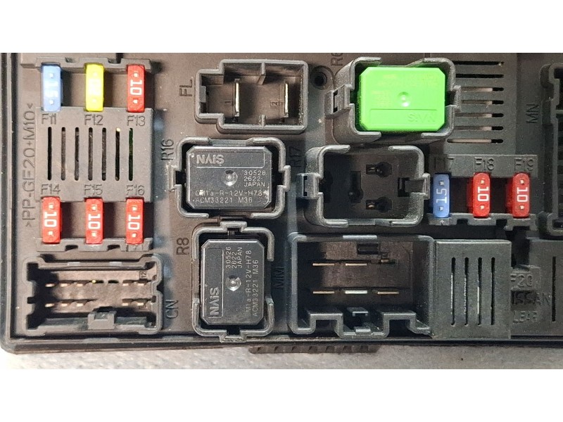 Recambio de caja reles / fusibles para nissan qashqai referencia OEM IAM 284B7JD03C  