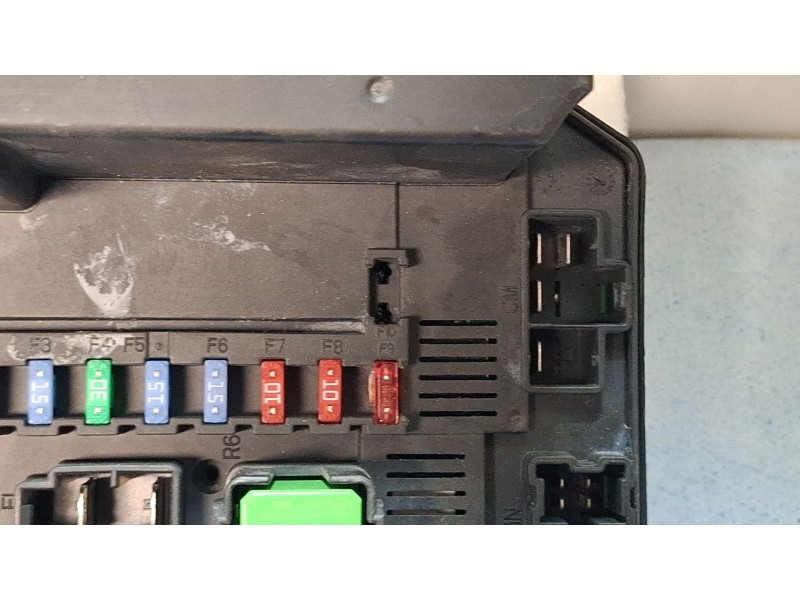 Recambio de caja reles / fusibles para nissan qashqai referencia OEM IAM 284B7JD03C  