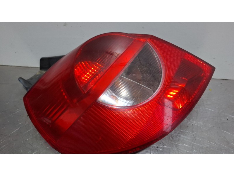 Recambio de piloto trasero izquierdo para renault clio referencia OEM IAM 8903579  