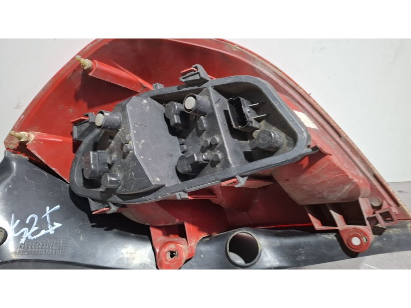 Recambio de piloto trasero izquierdo para renault clio referencia OEM IAM 8903579  