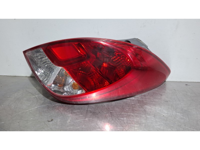 Recambio de piloto trasero derecho para hyundai i20 referencia OEM IAM 924024P500  