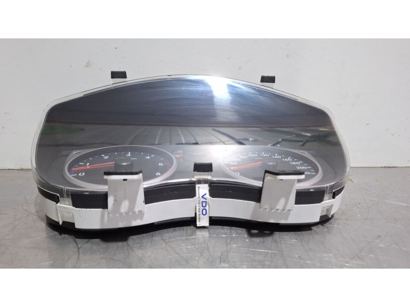 Recambio de cuenta kilometros para hyundai i20 referencia OEM IAM 940131J620  