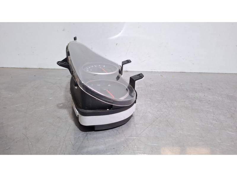 Recambio de cuenta kilometros para hyundai i20 referencia OEM IAM 940131J620  