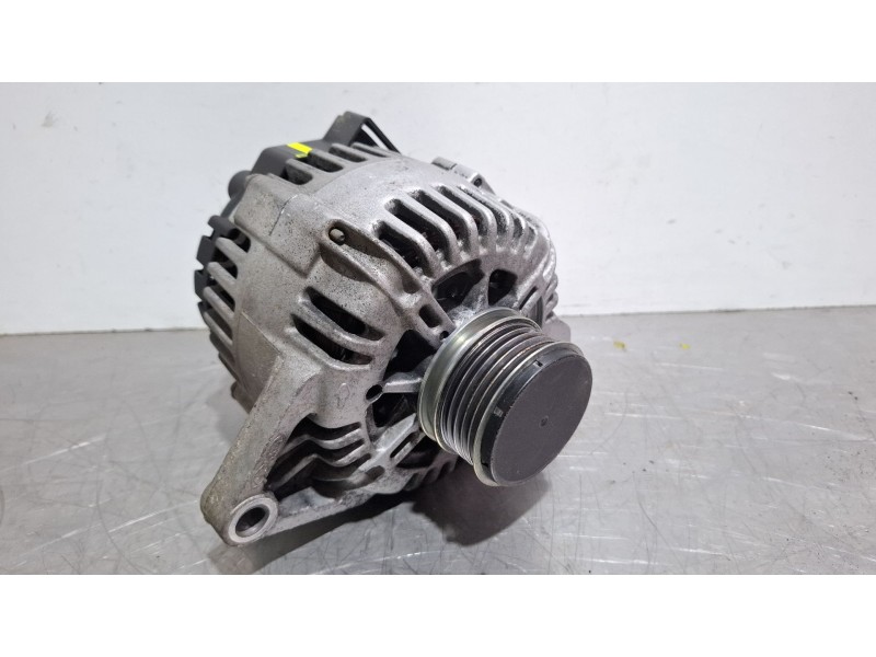 Recambio de alternador para hyundai i20 referencia OEM IAM 373002A400 2607271  