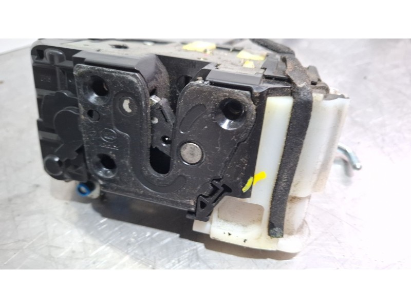 Recambio de cerradura puerta delantera derecha para hyundai i20 referencia OEM IAM 81320  