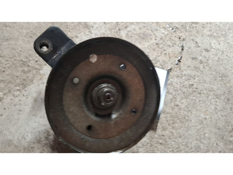 Recambio de bomba direccion asistida para nissan terrano ii 2.7 td 100 cv referencia OEM IAM 77173113 49110OFCO5  