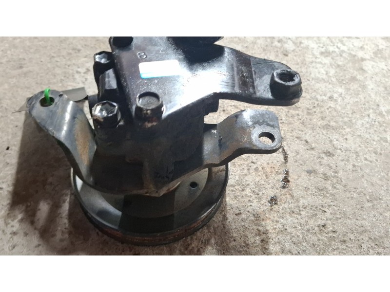 Recambio de bomba direccion asistida para nissan terrano ii 2.7 td 100 cv referencia OEM IAM 77173113 49110OFCO5  