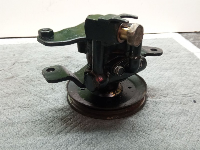 Recambio de bomba direccion mecánica para nissan terrano referencia OEM IAM 1992330000 04750100  