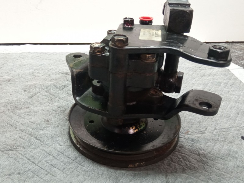 Recambio de bomba direccion mecánica para nissan terrano referencia OEM IAM 1992330000 04750100  