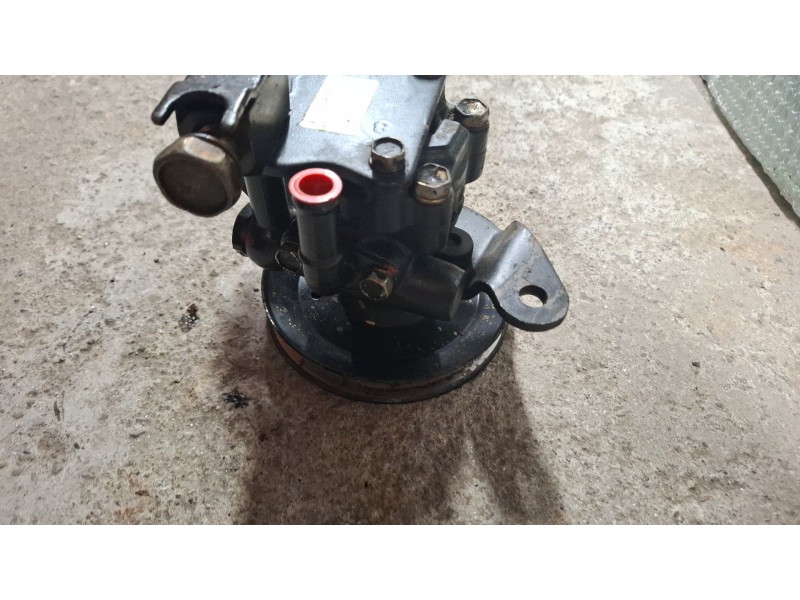 Recambio de bomba direccion mecánica para nissan terrano referencia OEM IAM 1992330000 04750100  