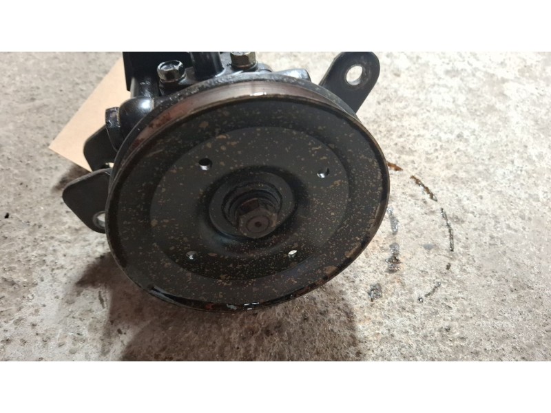 Recambio de bomba direccion mecánica para nissan terrano referencia OEM IAM 1992330000 04750100  