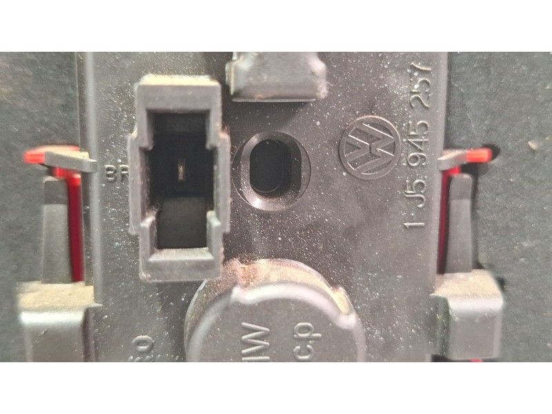 Recambio de piloto trasero derecho para volkswagen bora referencia OEM IAM 1J5945257  