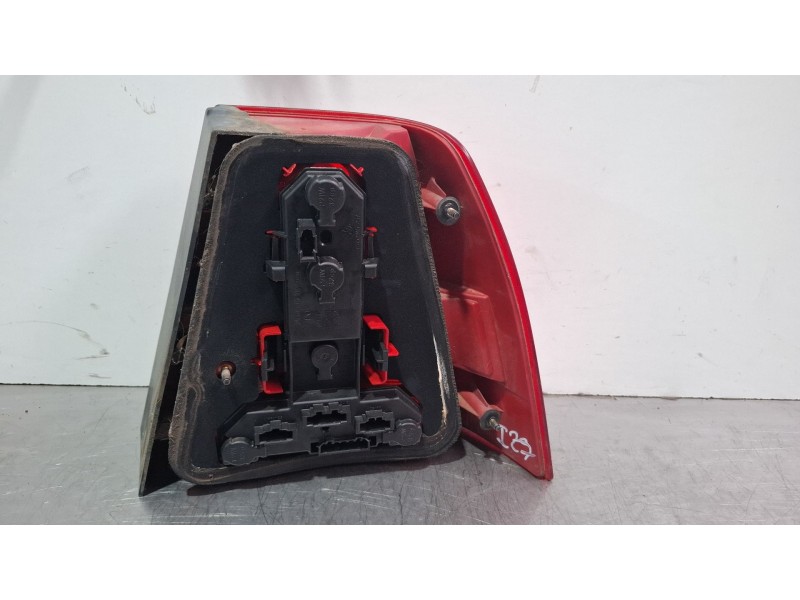 Recambio de piloto trasero izquierdo para volkswagen bora referencia OEM IAM 1J5945257  