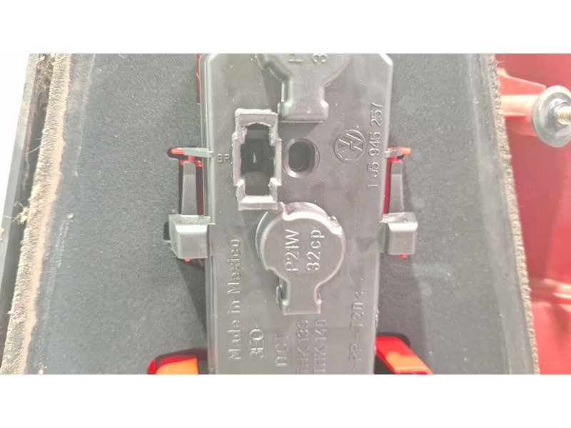 Recambio de piloto trasero izquierdo para volkswagen bora referencia OEM IAM 1J5945257  