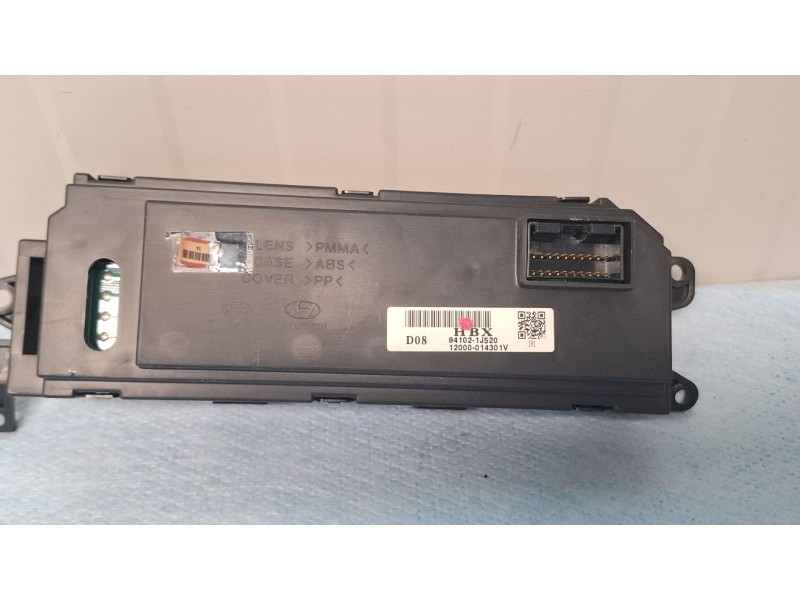 Recambio de pantalla multifuncion para hyundai i20 referencia OEM IAM 94102-1J520  