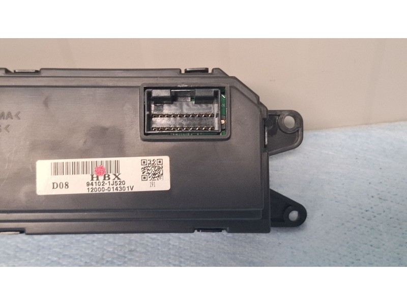 Recambio de pantalla multifuncion para hyundai i20 referencia OEM IAM 94102-1J520  