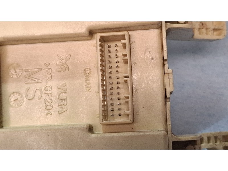 Recambio de caja reles / fusibles para hyundai i20 referencia OEM IAM 91951-1J03010  