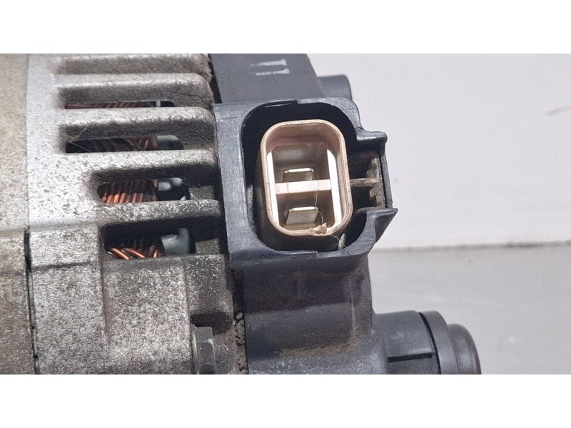 Recambio de alternador para hyundai matrix referencia OEM IAM 37300-2A110 2655475 VALEO  