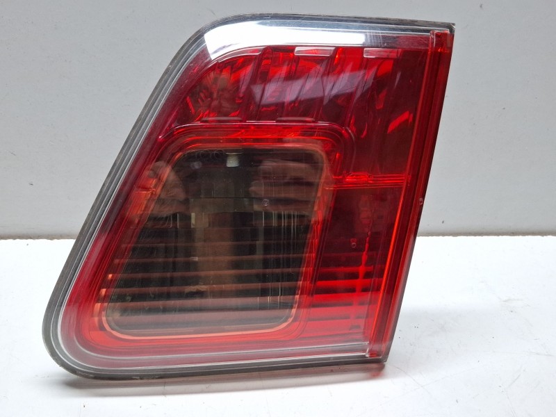 Recambio de piloto porton trasero derecho para toyota avensis referencia OEM IAM   