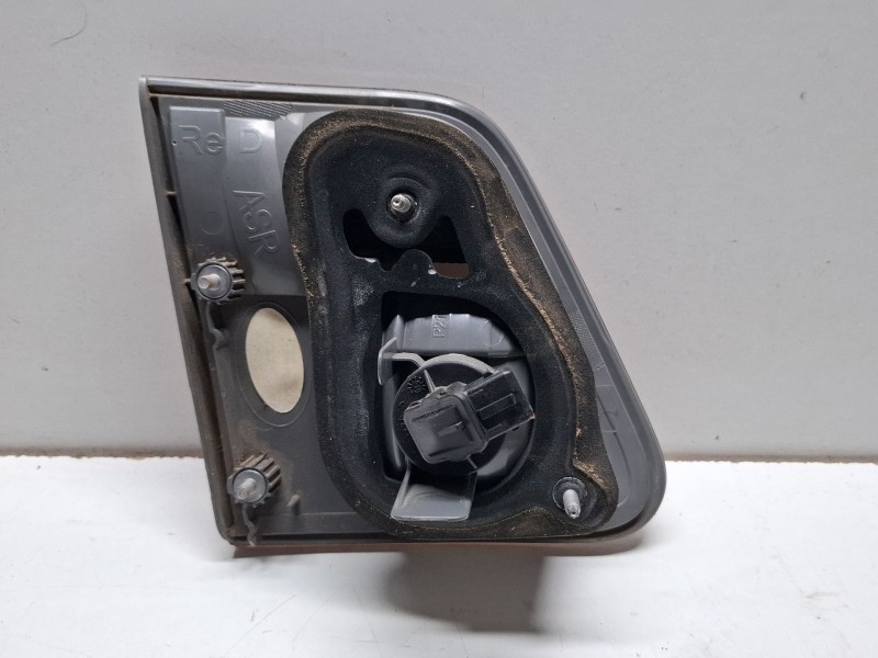 Recambio de piloto porton trasero derecho para toyota avensis referencia OEM IAM   