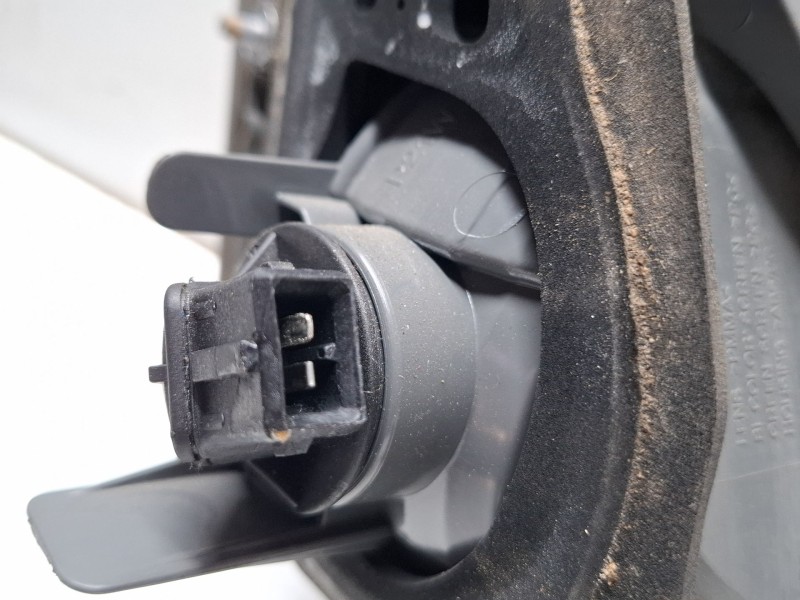 Recambio de piloto porton trasero derecho para toyota avensis referencia OEM IAM   