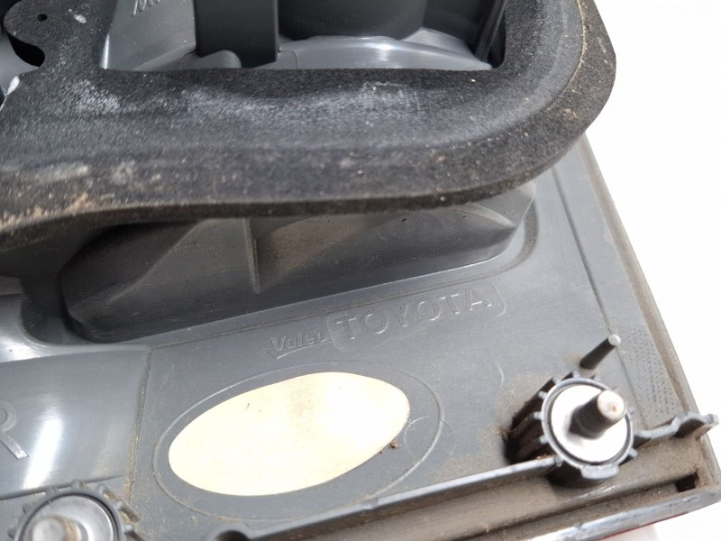 Recambio de piloto porton trasero derecho para toyota avensis referencia OEM IAM   