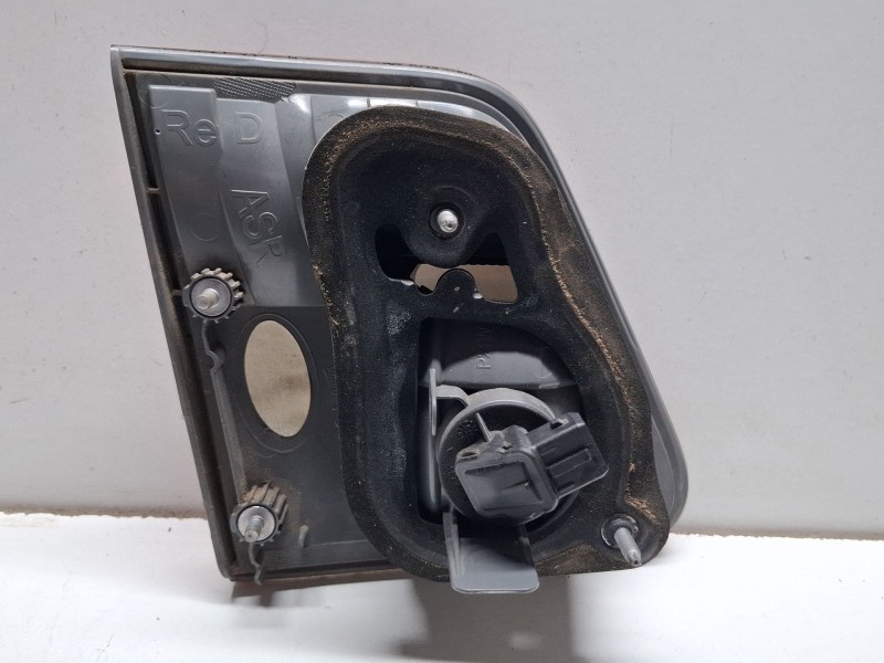 Recambio de piloto porton trasero derecho para toyota avensis referencia OEM IAM   