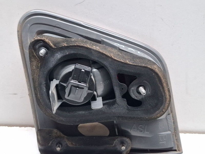 Recambio de piloto porton trasero izquierdo para toyota avensis referencia OEM IAM   