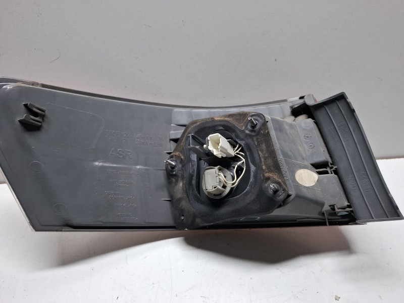 Recambio de piloto carrocería trasero derecho para toyota avensis referencia OEM IAM   