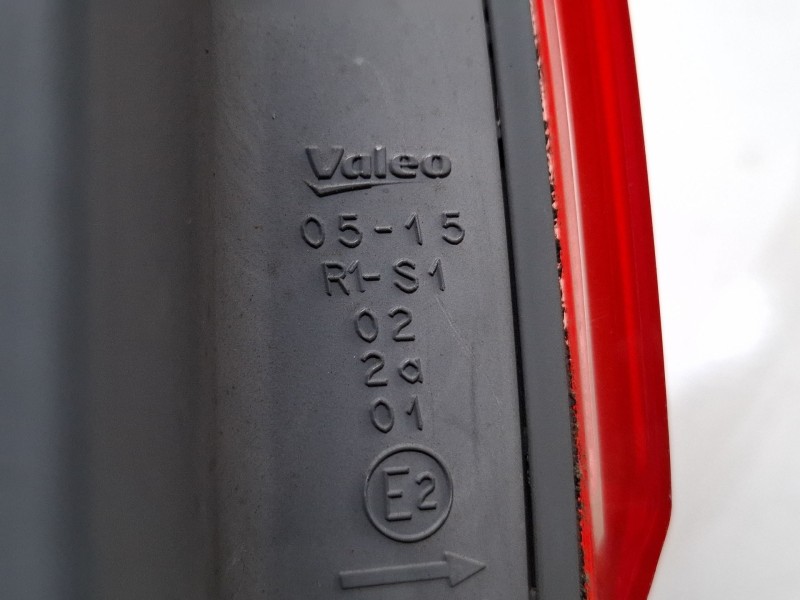 Recambio de piloto carrocería trasero derecho para toyota avensis referencia OEM IAM   