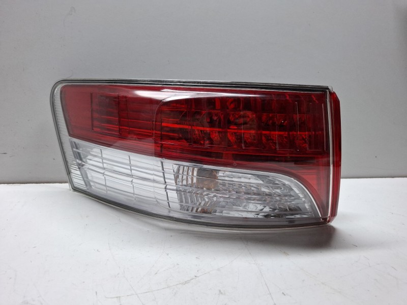 Recambio de piloto carrocería trasero izquierdo para toyota avensis referencia OEM IAM   