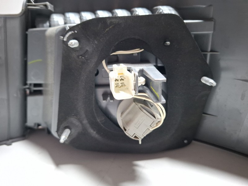 Recambio de piloto carrocería trasero izquierdo para toyota avensis referencia OEM IAM   