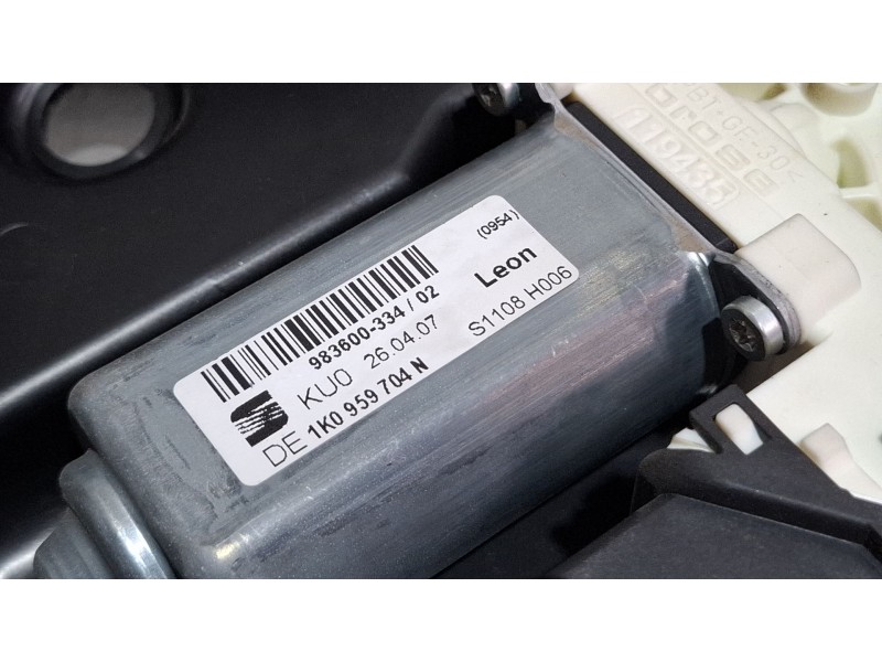 Recambio de elevalunas trasero derecho para seat leon referencia OEM IAM 1P0839402B  