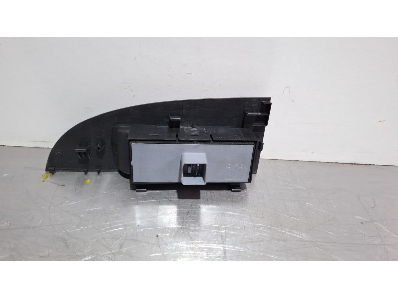 Recambio de mando elevalunas delantero izquierdo para seat leon referencia OEM IAM   