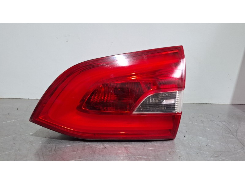 Recambio de piloto porton trasero derecho para peugeot 308 referencia OEM IAM 9678094880  