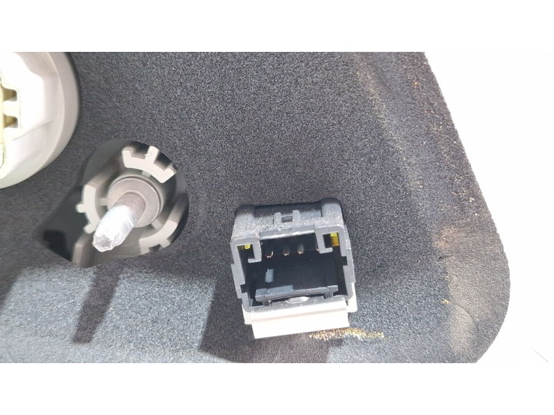 Recambio de piloto porton trasero derecho para peugeot 308 referencia OEM IAM 9678094880  