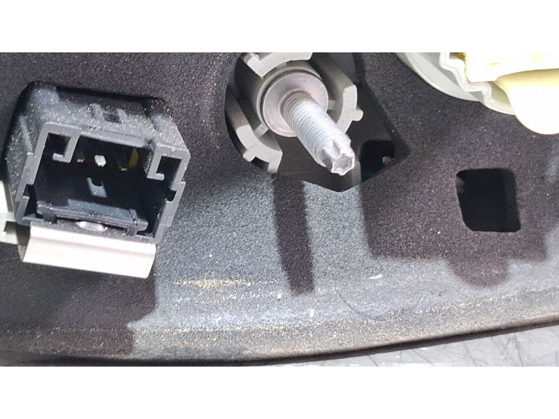 Recambio de piloto porton trasero izquierdo para peugeot 308 referencia OEM IAM 9678098080  
