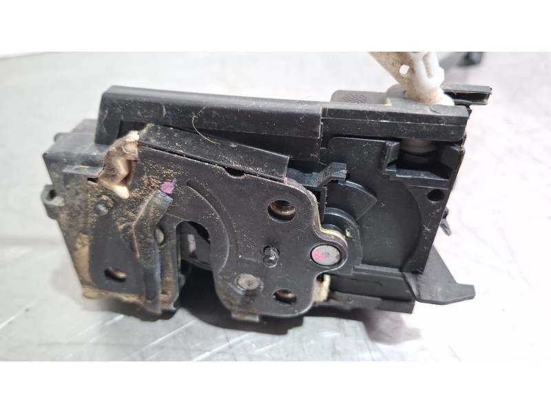 Recambio de cerradura puerta trasera derecha para peugeot 308 referencia OEM IAM 9810309880  