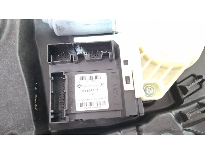 Recambio de elevalunas delantero derecho para volkswagen golf blue motion referencia OEM IAM 5k1837730p 5K0959702D 5K0959792  