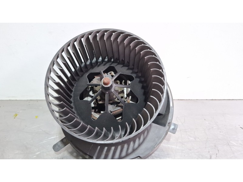 Recambio de ventilador calefaccion para volkswagen golf blue motion referencia OEM IAM 1K1819015C  