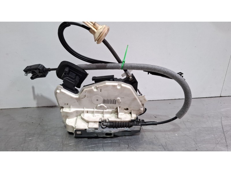 Recambio de cerradura puerta delantera derecha para volkswagen golf blue motion referencia OEM IAM 5K1837016B  