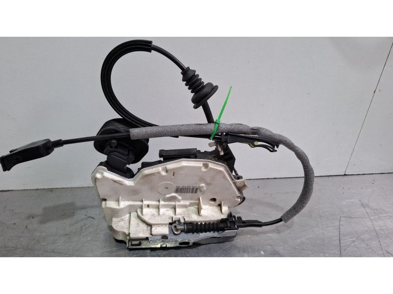 Recambio de cerradura puerta trasera derecha para volkswagen golf blue motion referencia OEM IAM 5K4839016H  