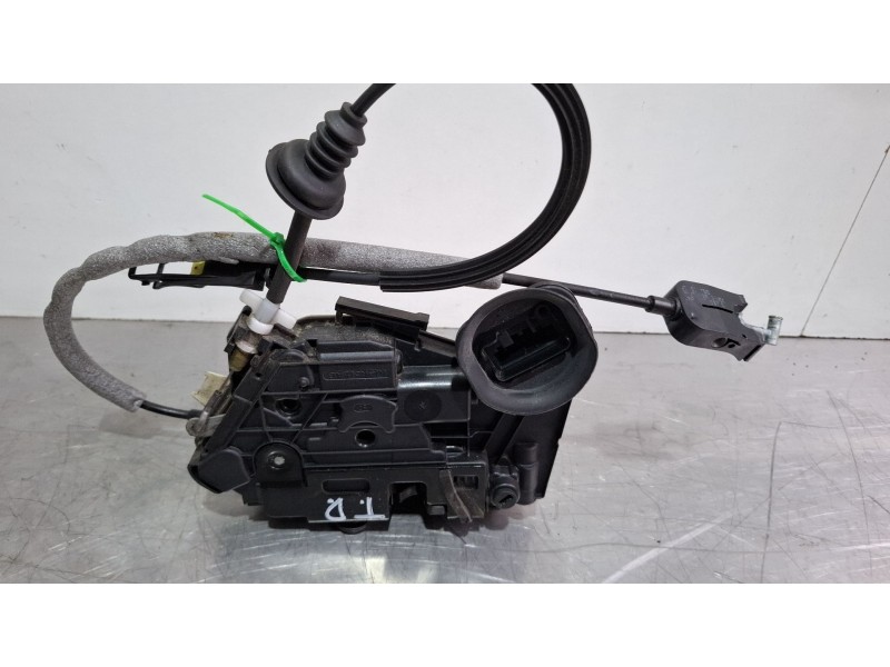 Recambio de cerradura puerta trasera derecha para volkswagen golf blue motion referencia OEM IAM 5K4839016H  