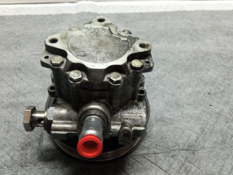 Recambio de bomba direccion asistida para audi a4 referencia OEM IAM 7690955121POLEA038145255B  