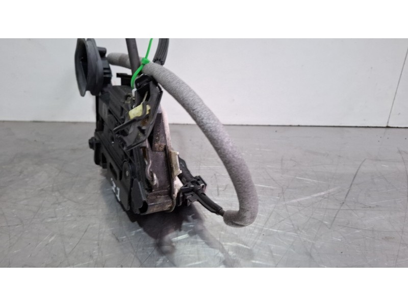 Recambio de cerradura puerta trasera izquierda para volkswagen golf blue motion referencia OEM IAM 5K0839015H  