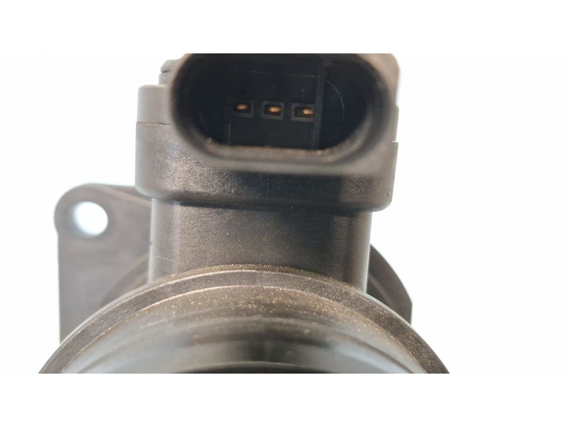 Recambio de caudalimetro para volkswagen golf blue motion referencia OEM IAM 03L906461  