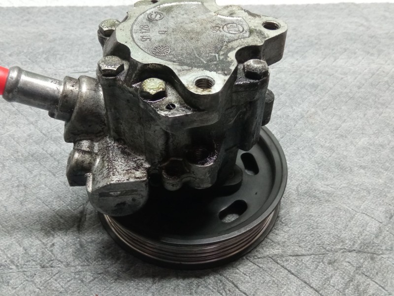 Recambio de bomba direccion asistida para audi a4 referencia OEM IAM 7690955121POLEA038145255B  