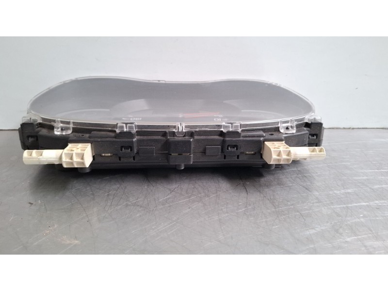 Recambio de cuenta kilometros para renault kangoo referencia OEM IAM P8200796005-A  