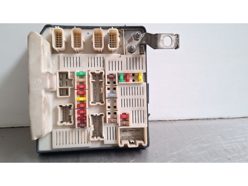 Recambio de caja reles / fusibles para renault kangoo referencia OEM IAM 8200451902  